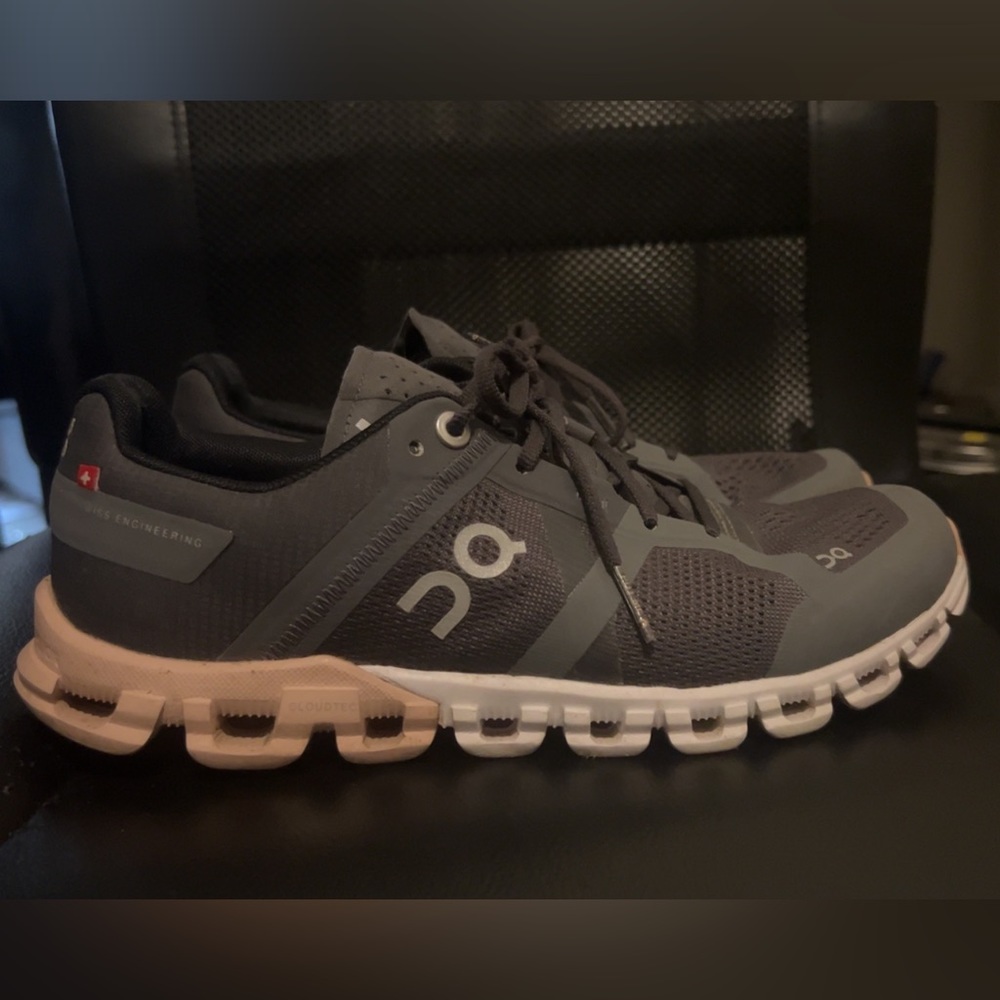 Womens on cloud running shows